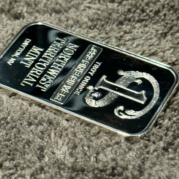 Northwest Territorial Mint 1oz Silver Bar - Picture 2 of 4